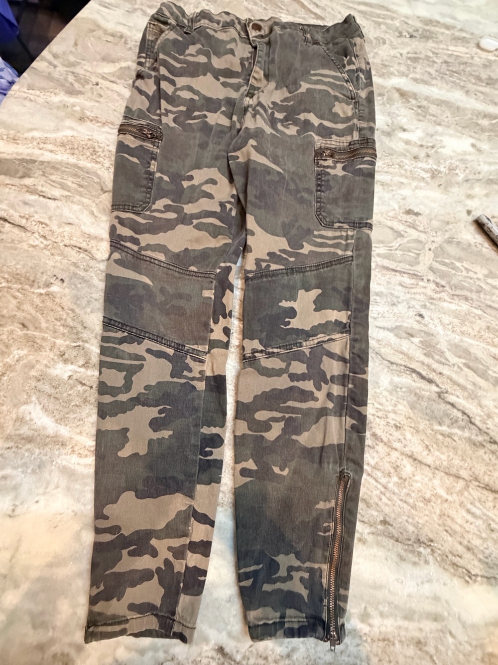 Forever 21 Camo Skinny Cargo Jeans Size 29 Moto Zip Ankle Pants